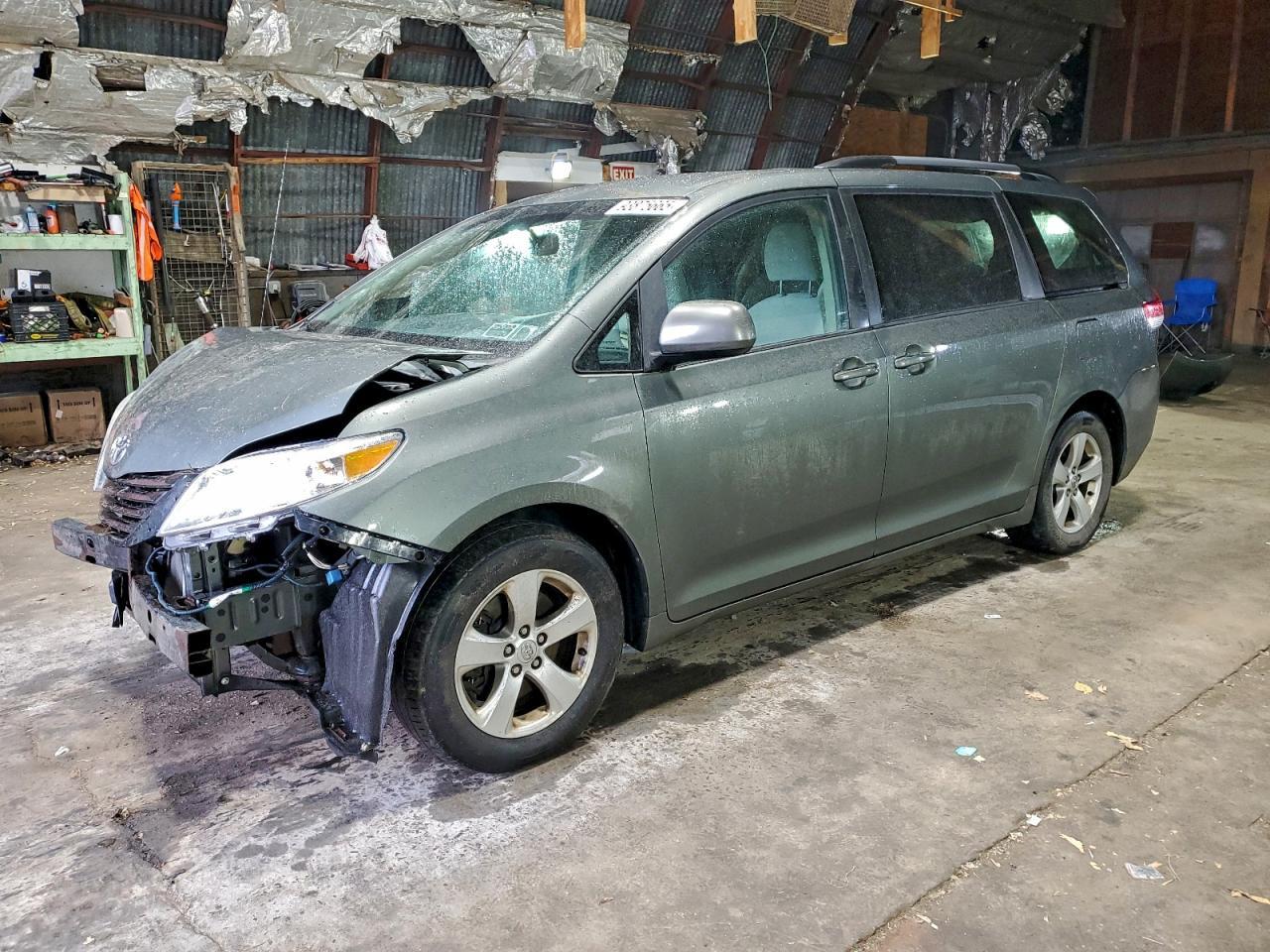 2014 TOYOTA SIENNA