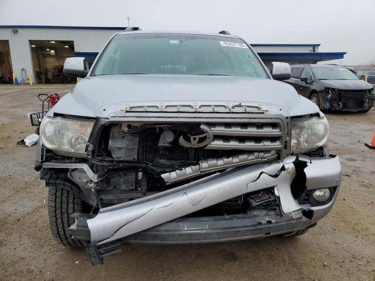 2013 TOYOTA Sequoia