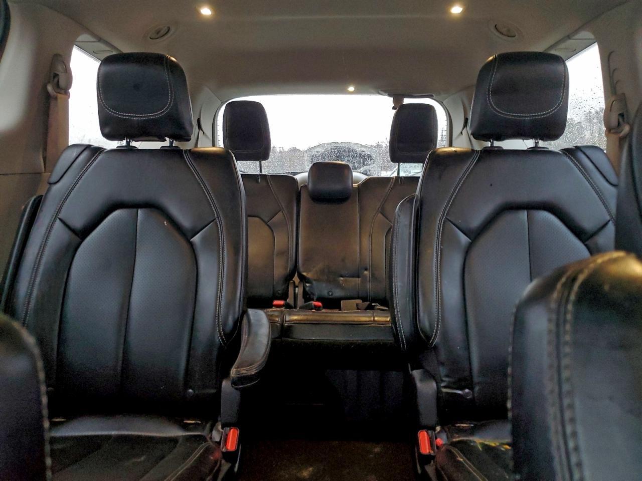 2021 CHRYSLER Voyager