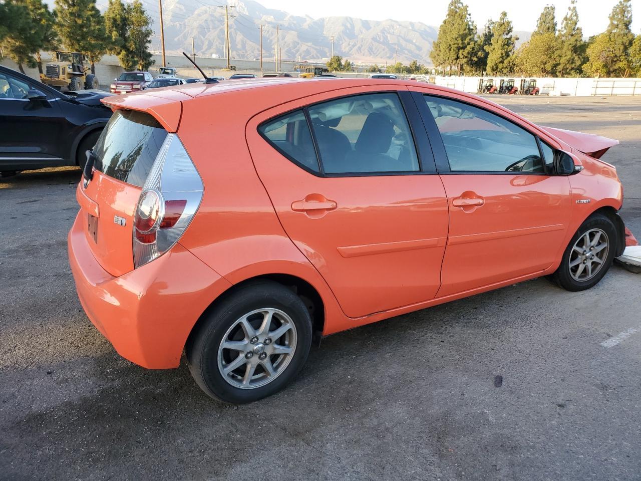2013 TOYOTA Prius c