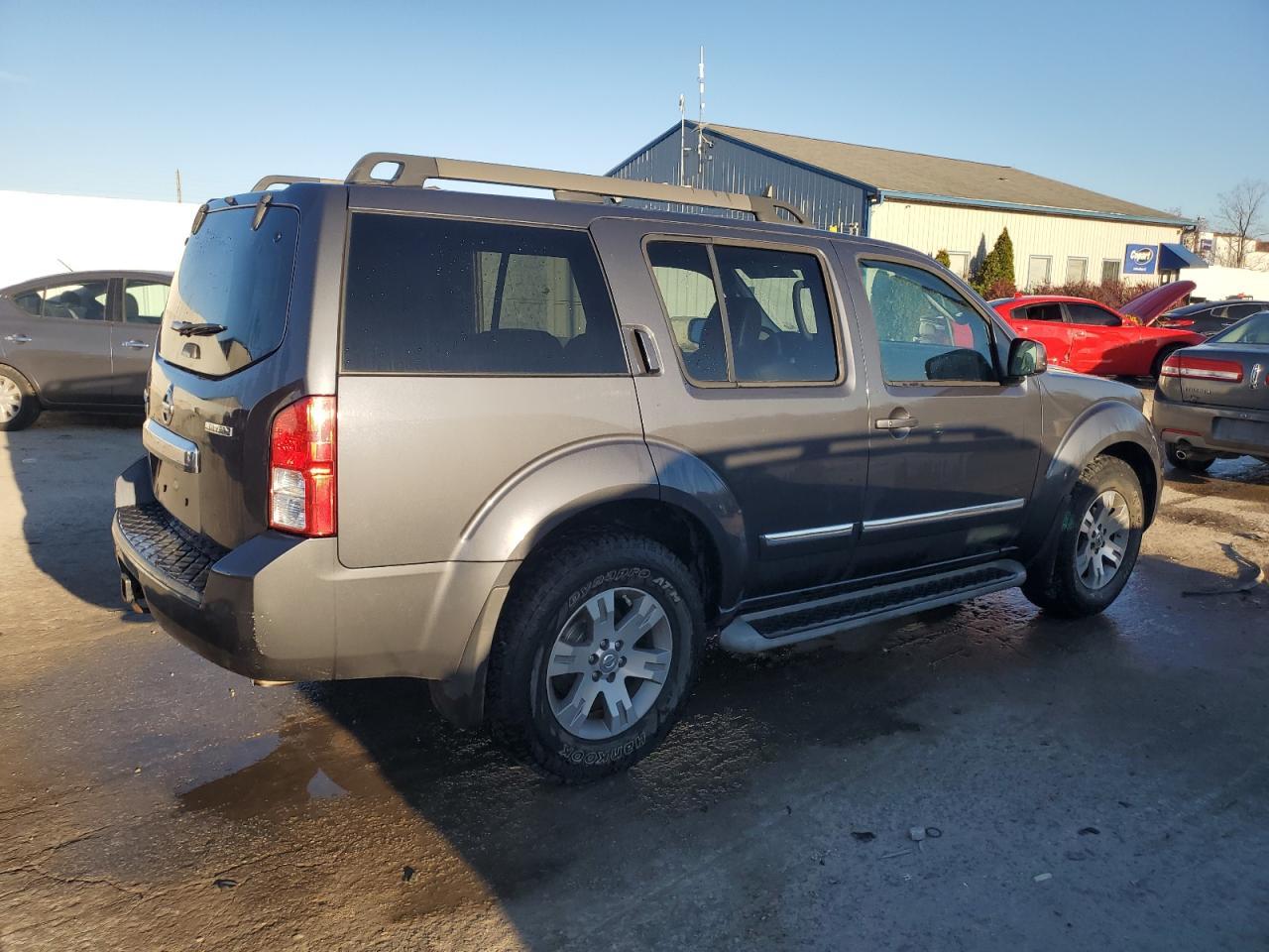 2011 NISSAN PATHFINDER