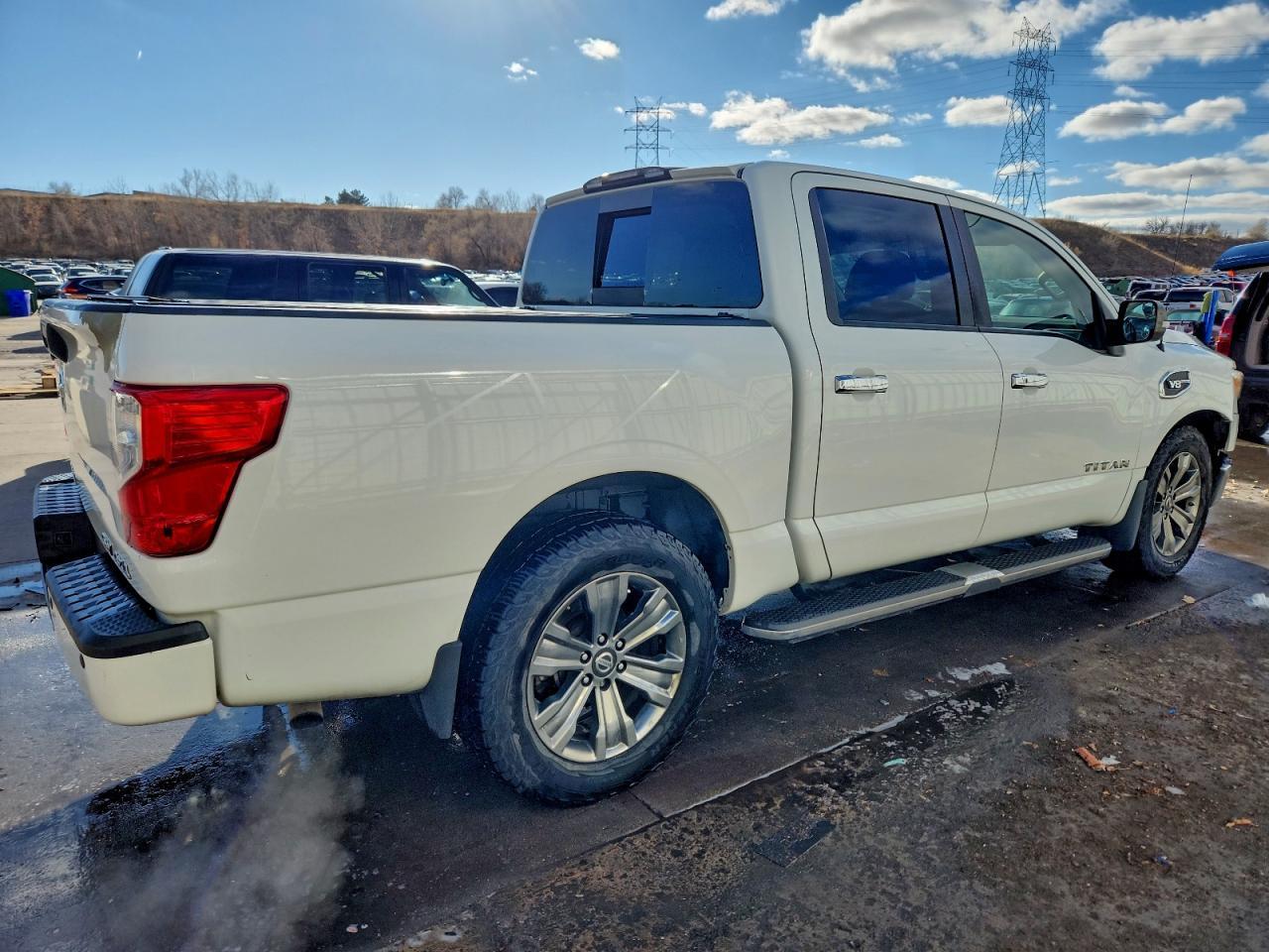 2017 NISSAN Titan