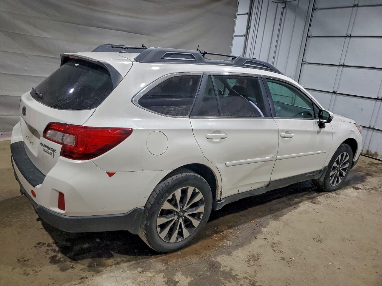 2015 SUBARU Outback