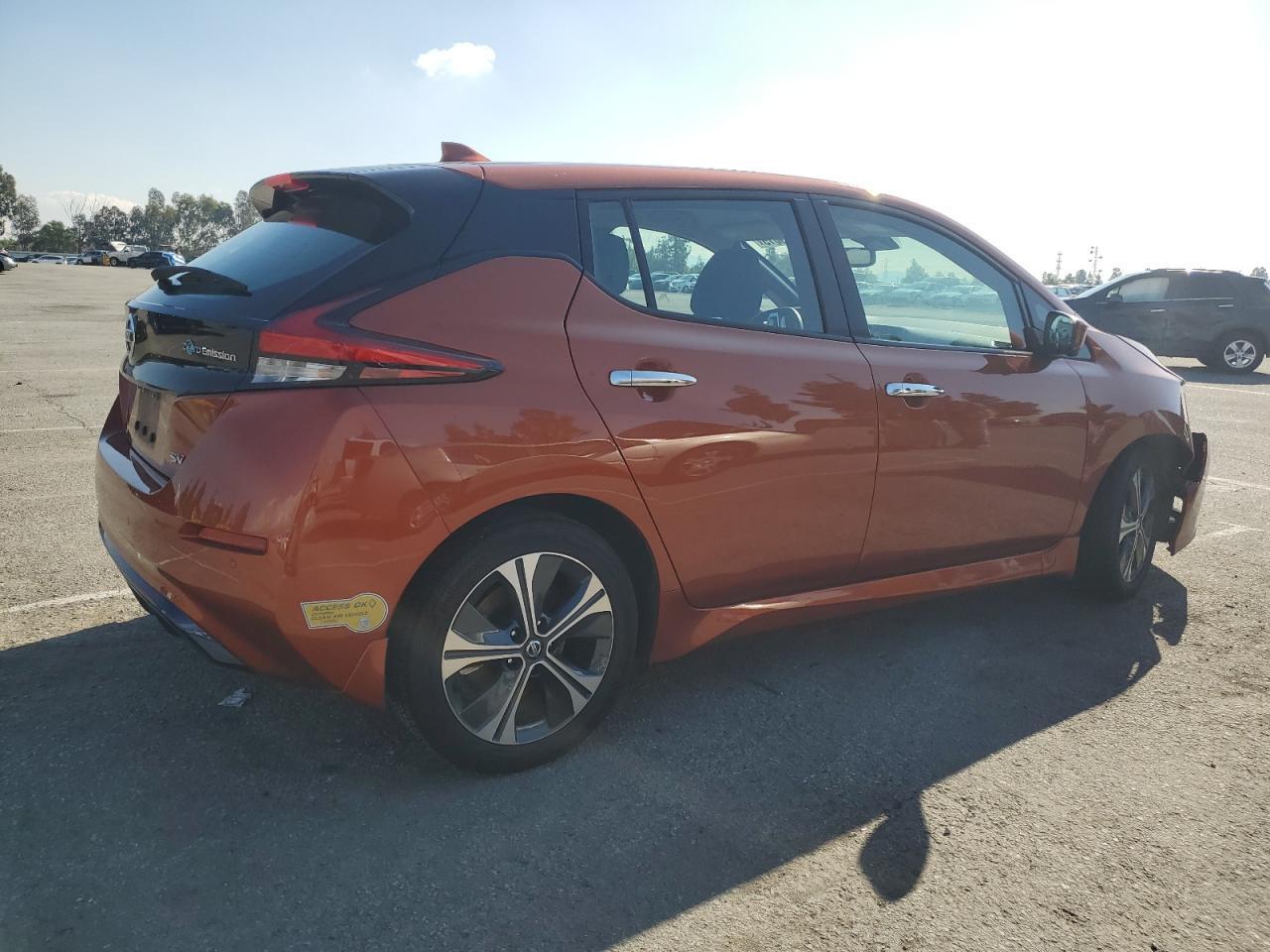 2022 NISSAN LEAF
