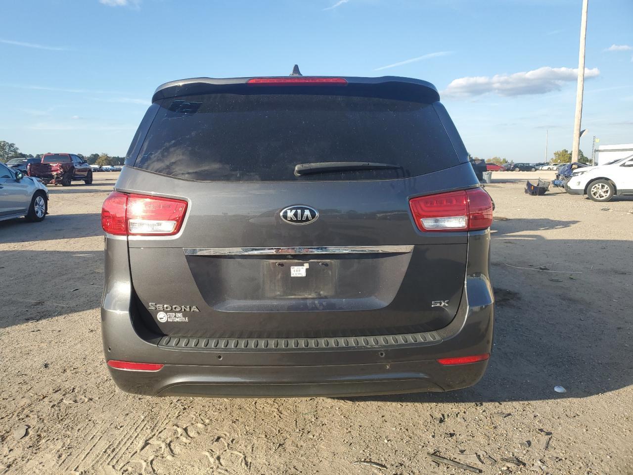 2016 KIA SEDONA