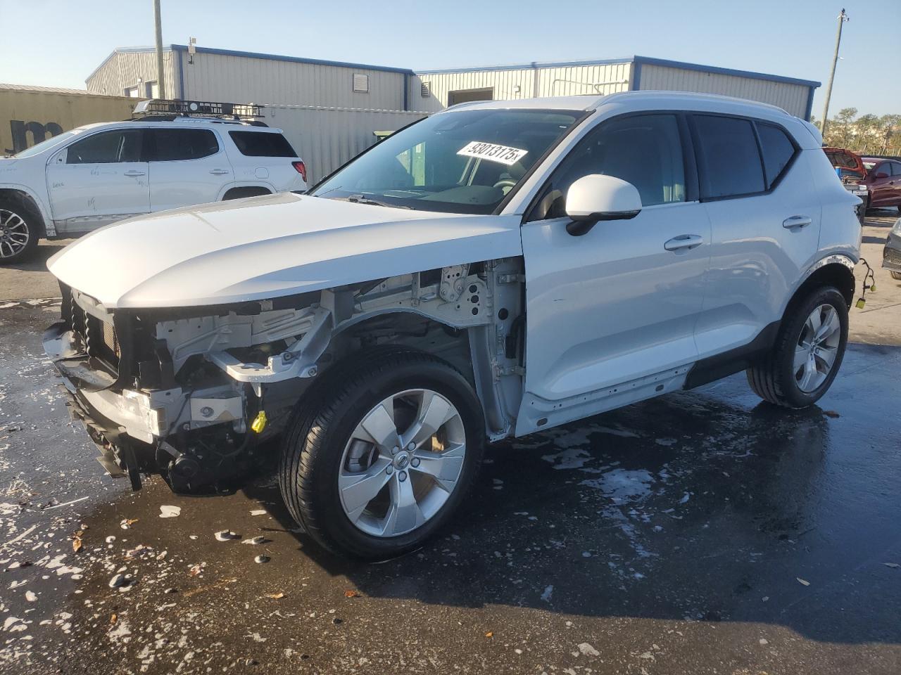 2021 VOLVO XC40