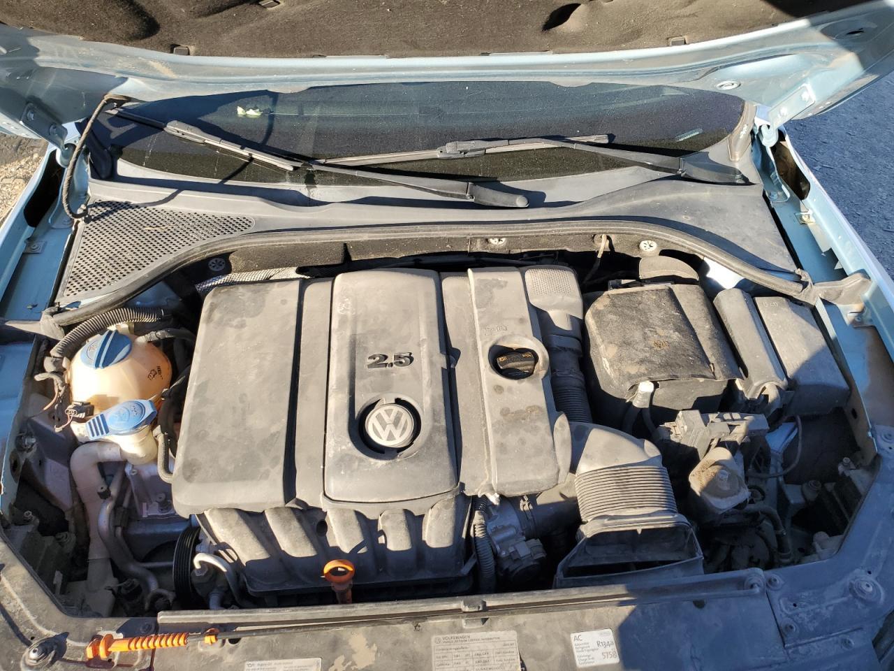 2012 VOLKSWAGEN Passat