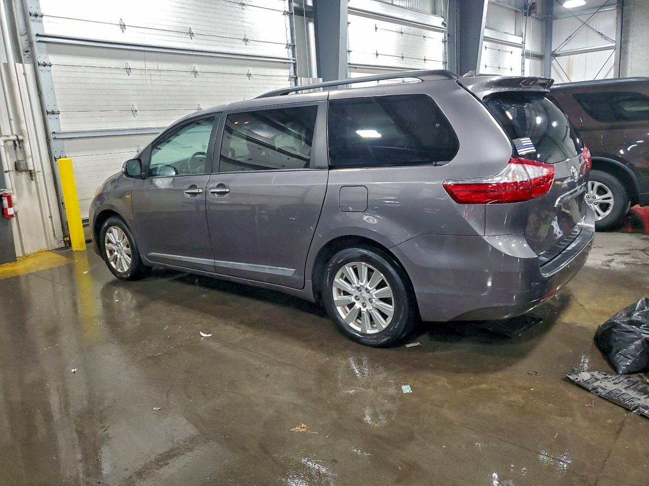 2017 TOYOTA SIENNA