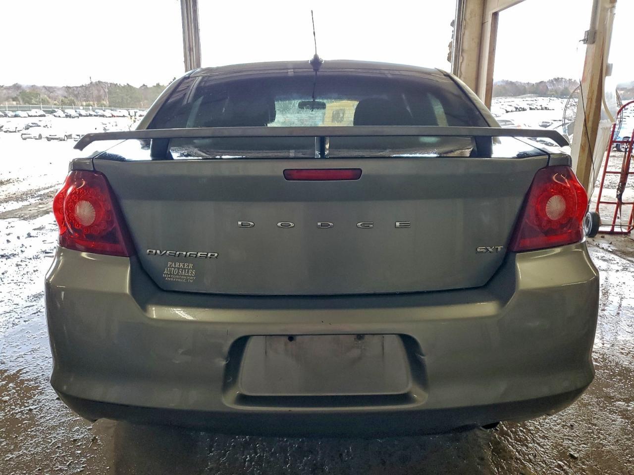 2013 DODGE Avenger