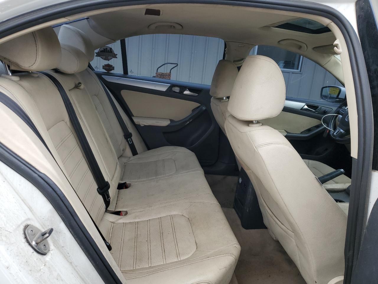 2011 VOLKSWAGEN JETTA