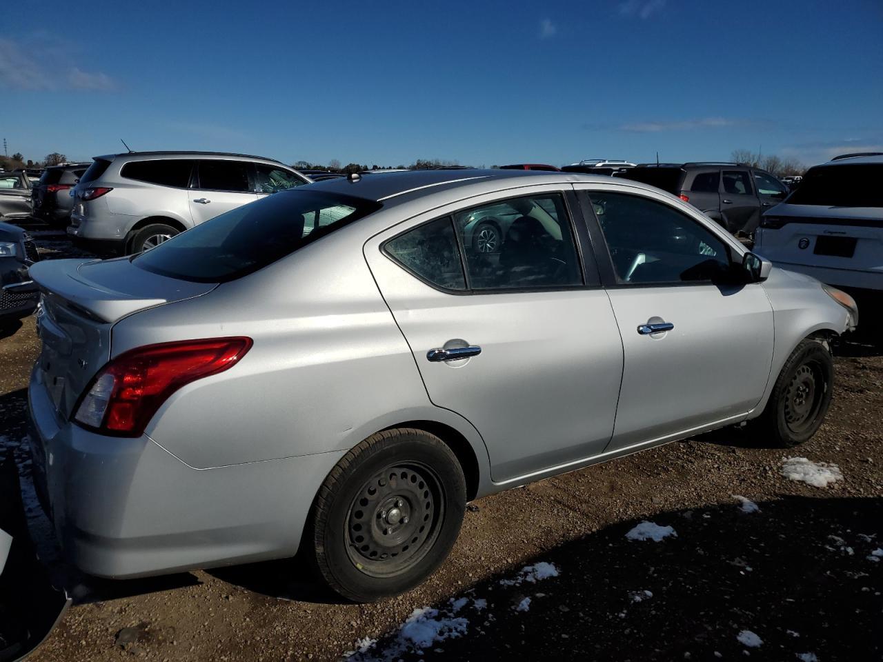 2017 NISSAN VERSA