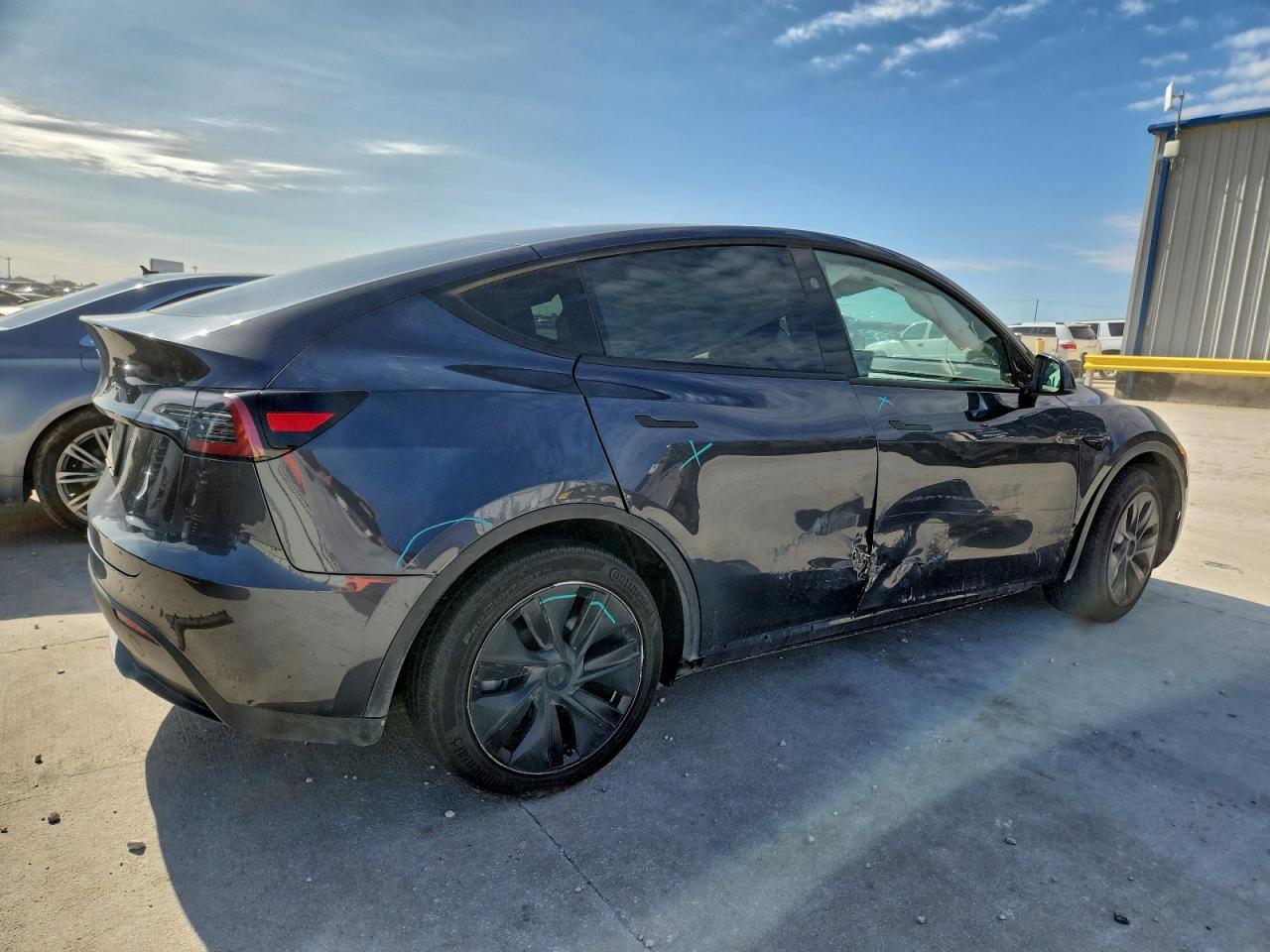2025 TESLA MODEL Y
