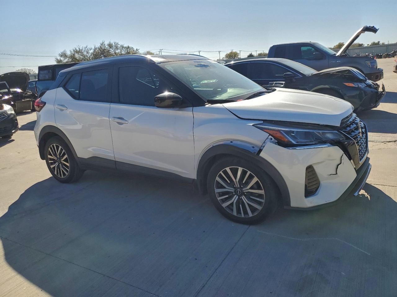 2022 NISSAN KICKS