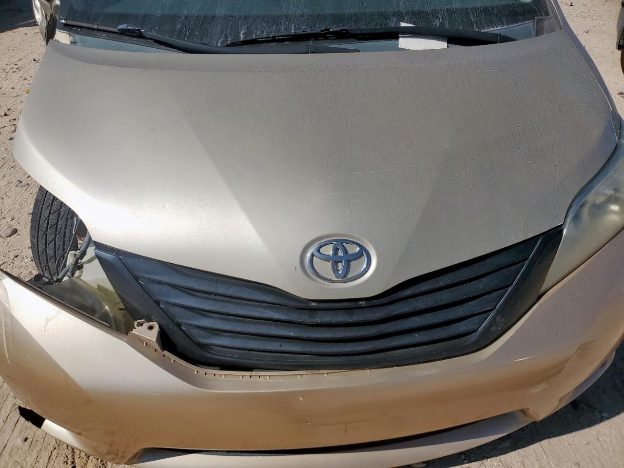 2014 TOYOTA SIENNA
