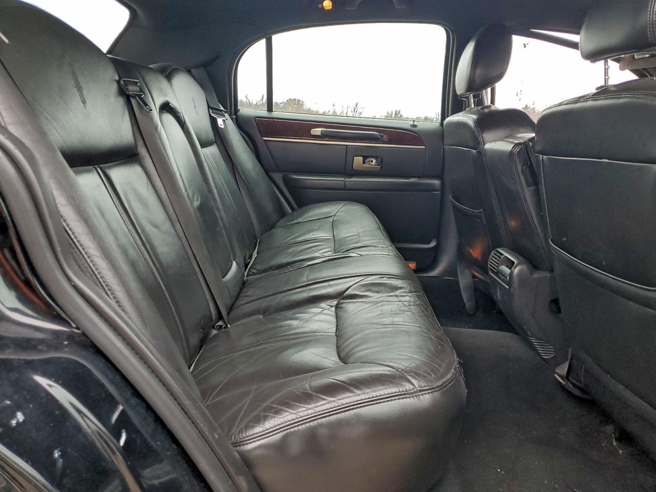 2008 LINCOLN Town Car