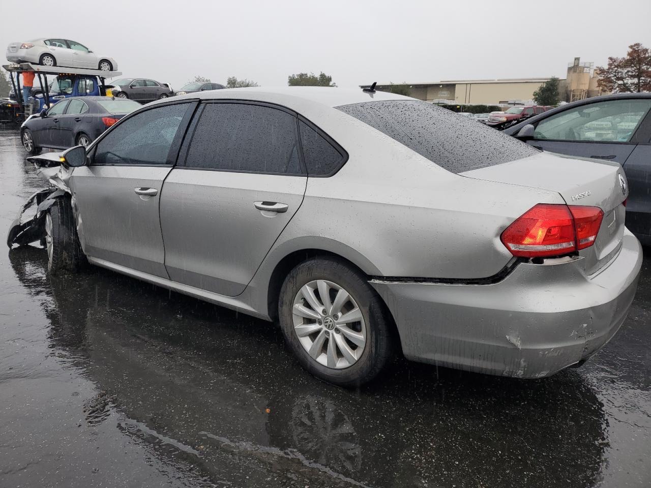 2012 VOLKSWAGEN Passat