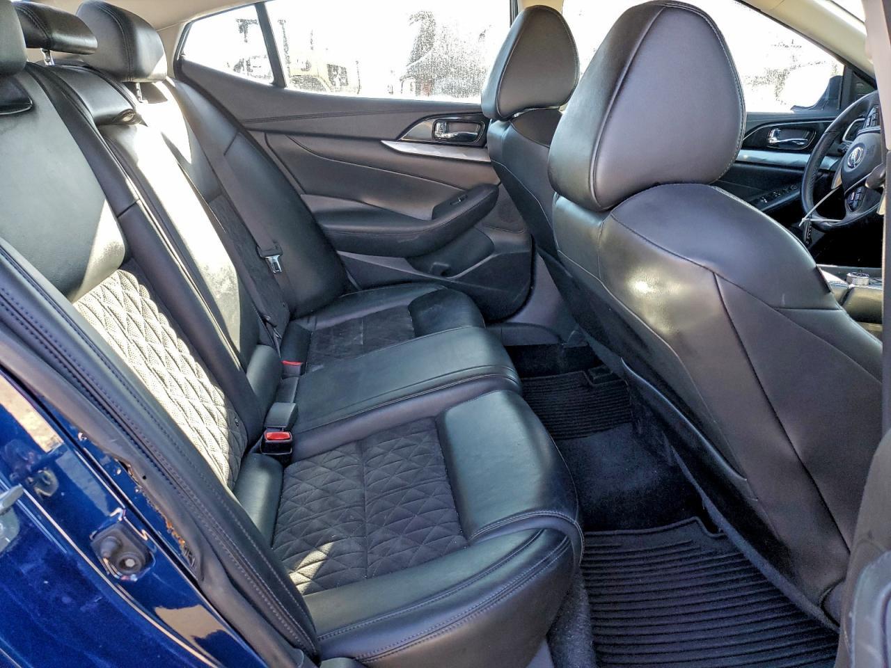 2017 NISSAN Maxima