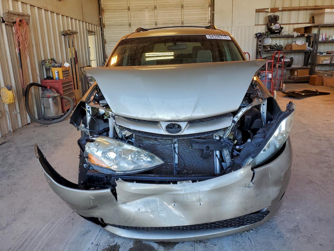 2010 TOYOTA SIENNA