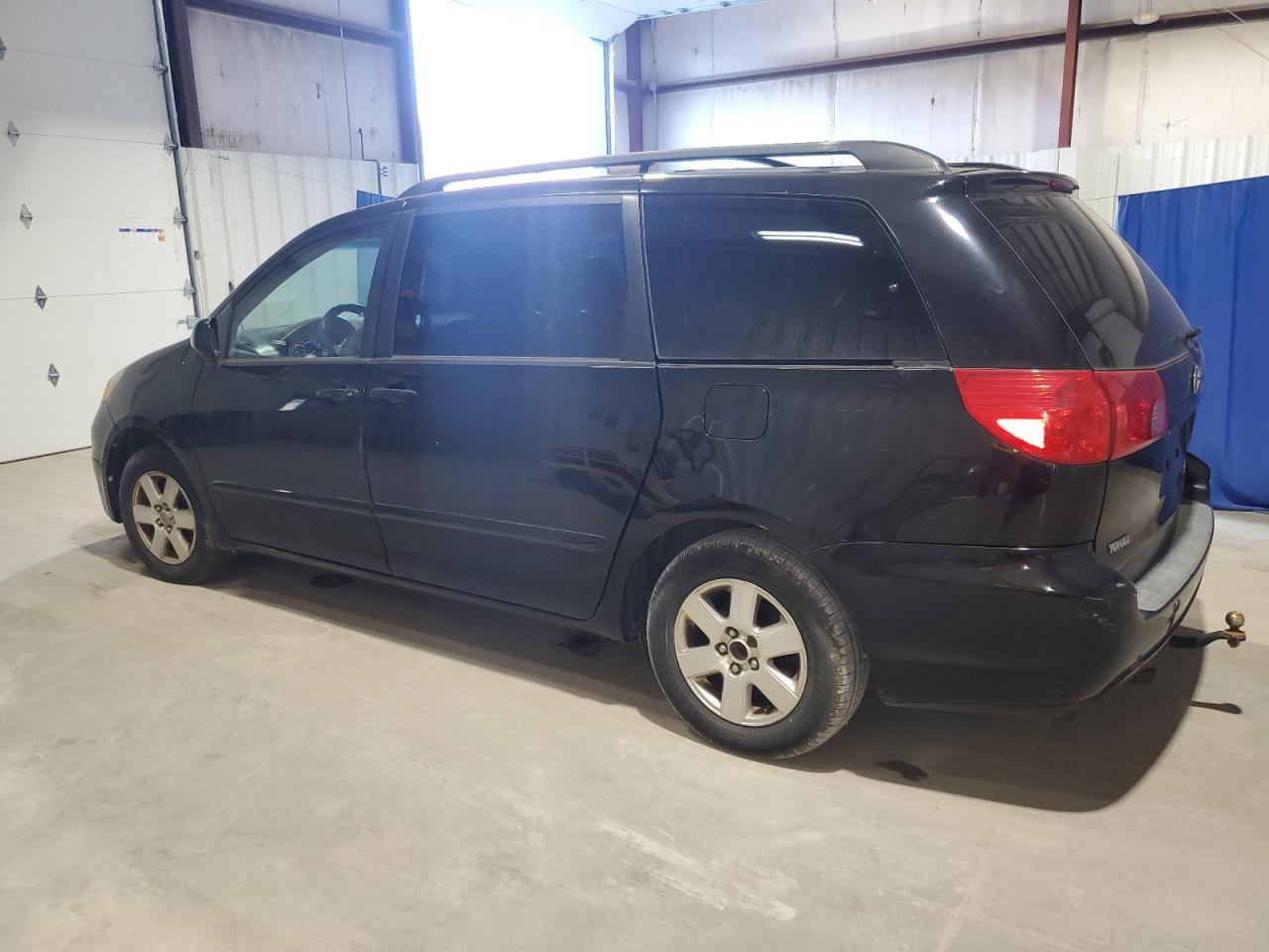 2009 TOYOTA SIENNA