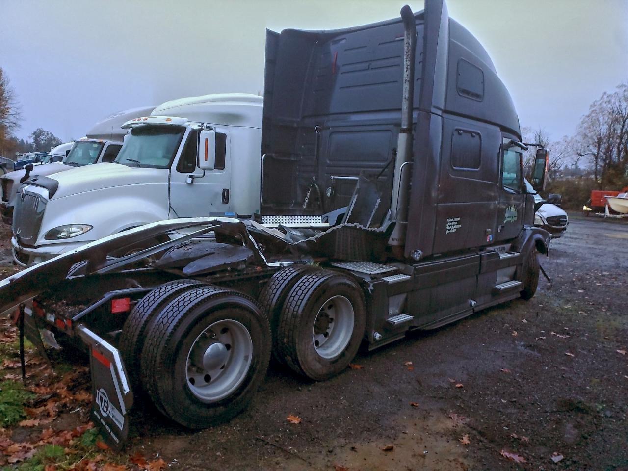 2016 VOLVO VNL