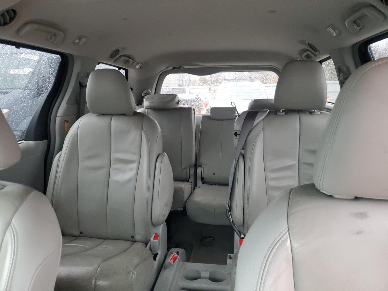 2014 TOYOTA SIENNA
