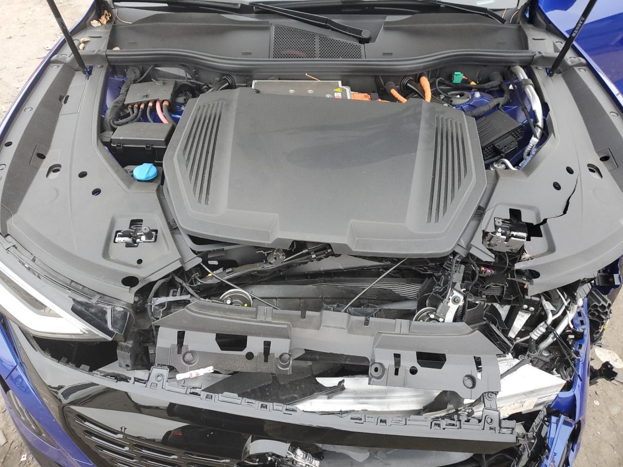 2024 AUDI SQ8
