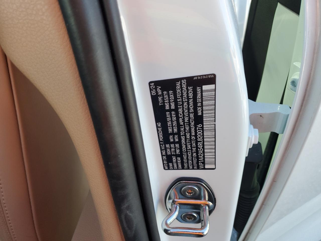 2024 PORSCHE Macan