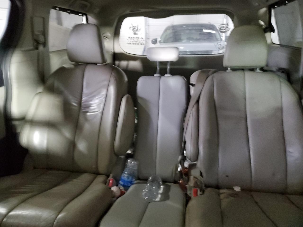 2012 TOYOTA SIENNA