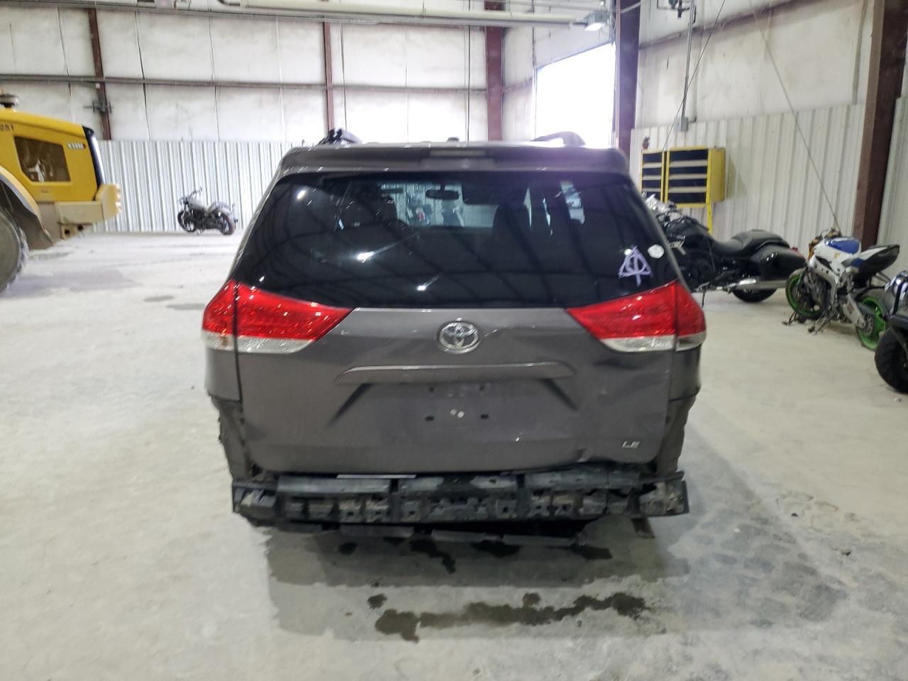 2014 TOYOTA SIENNA