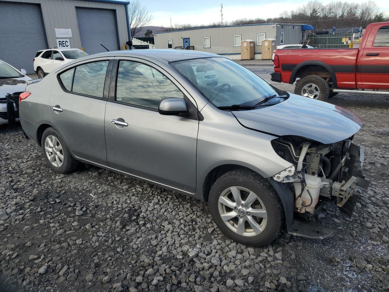2014 NISSAN VERSA