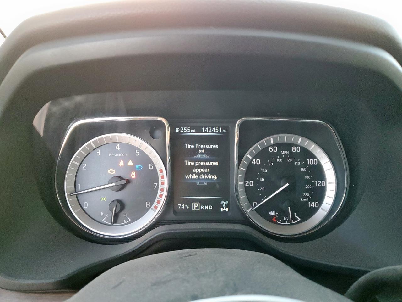 2017 NISSAN Titan