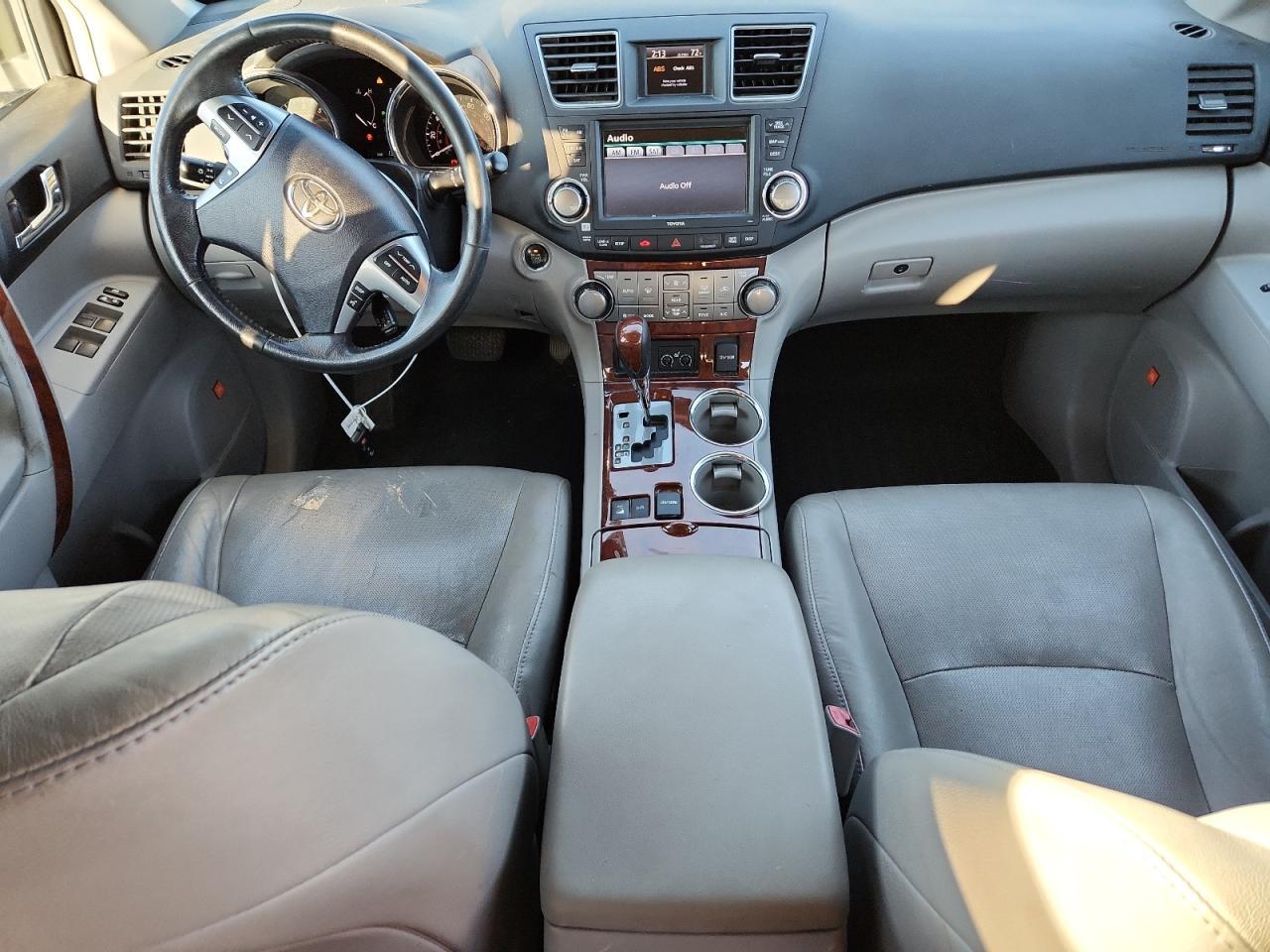 2011 TOYOTA HIGHLANDER