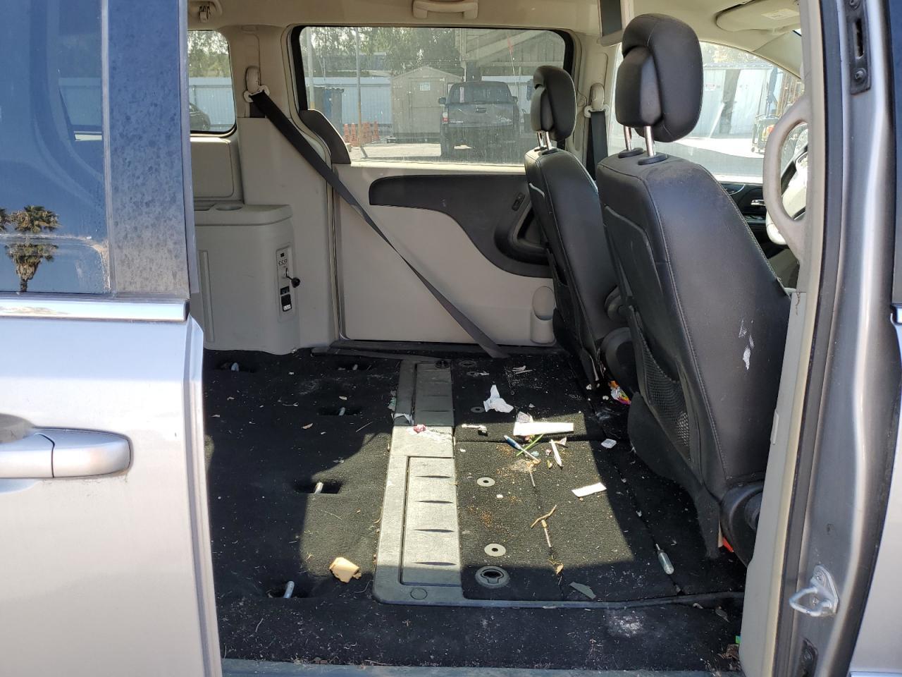 2014 CHRYSLER Town & Country