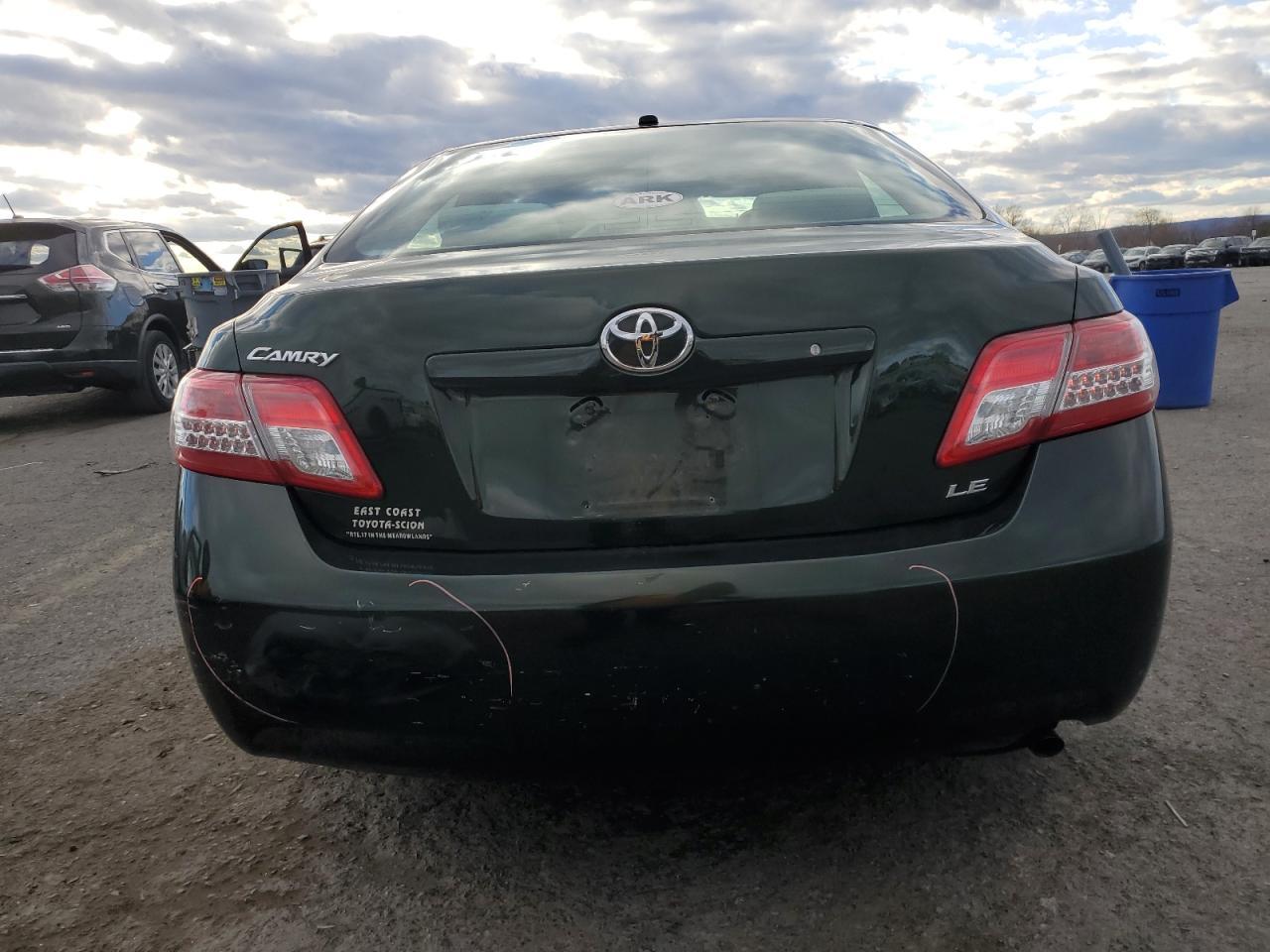 2011 TOYOTA CAMRY
