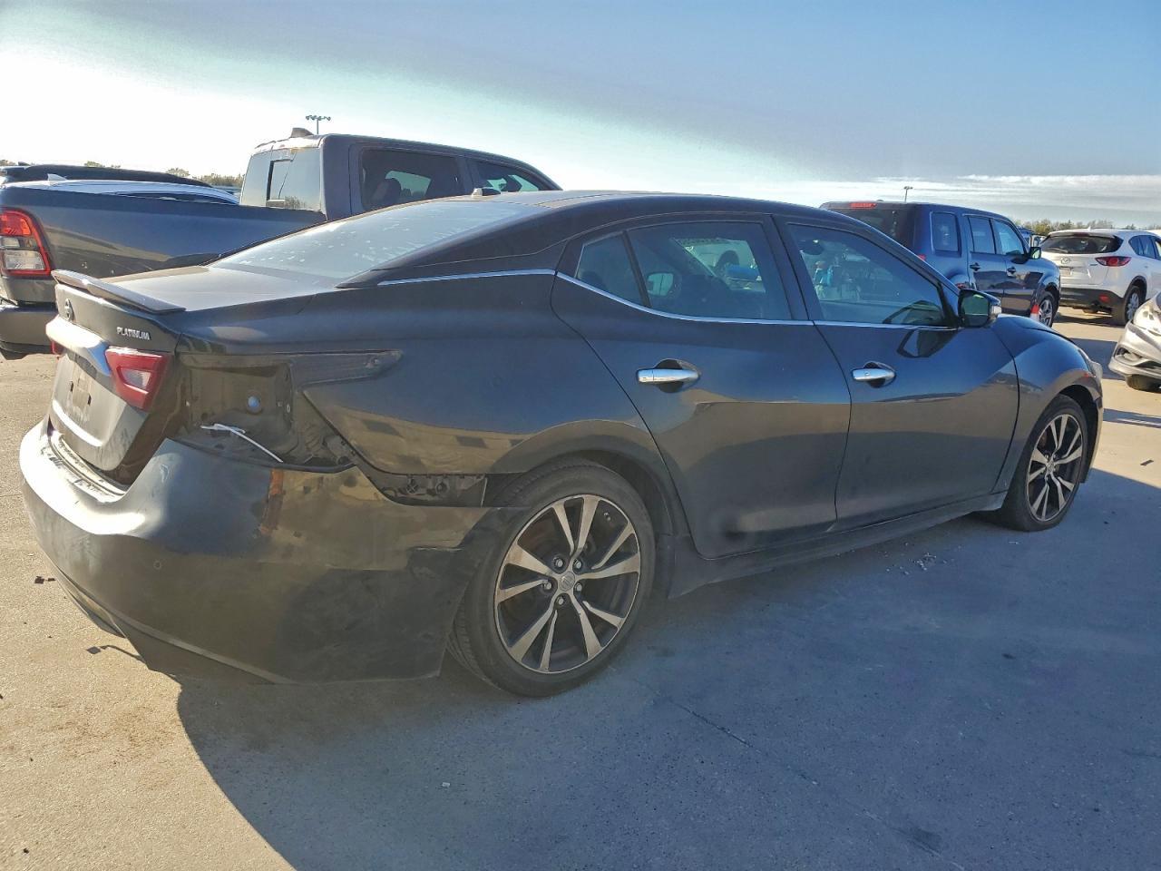 2016 NISSAN Maxima