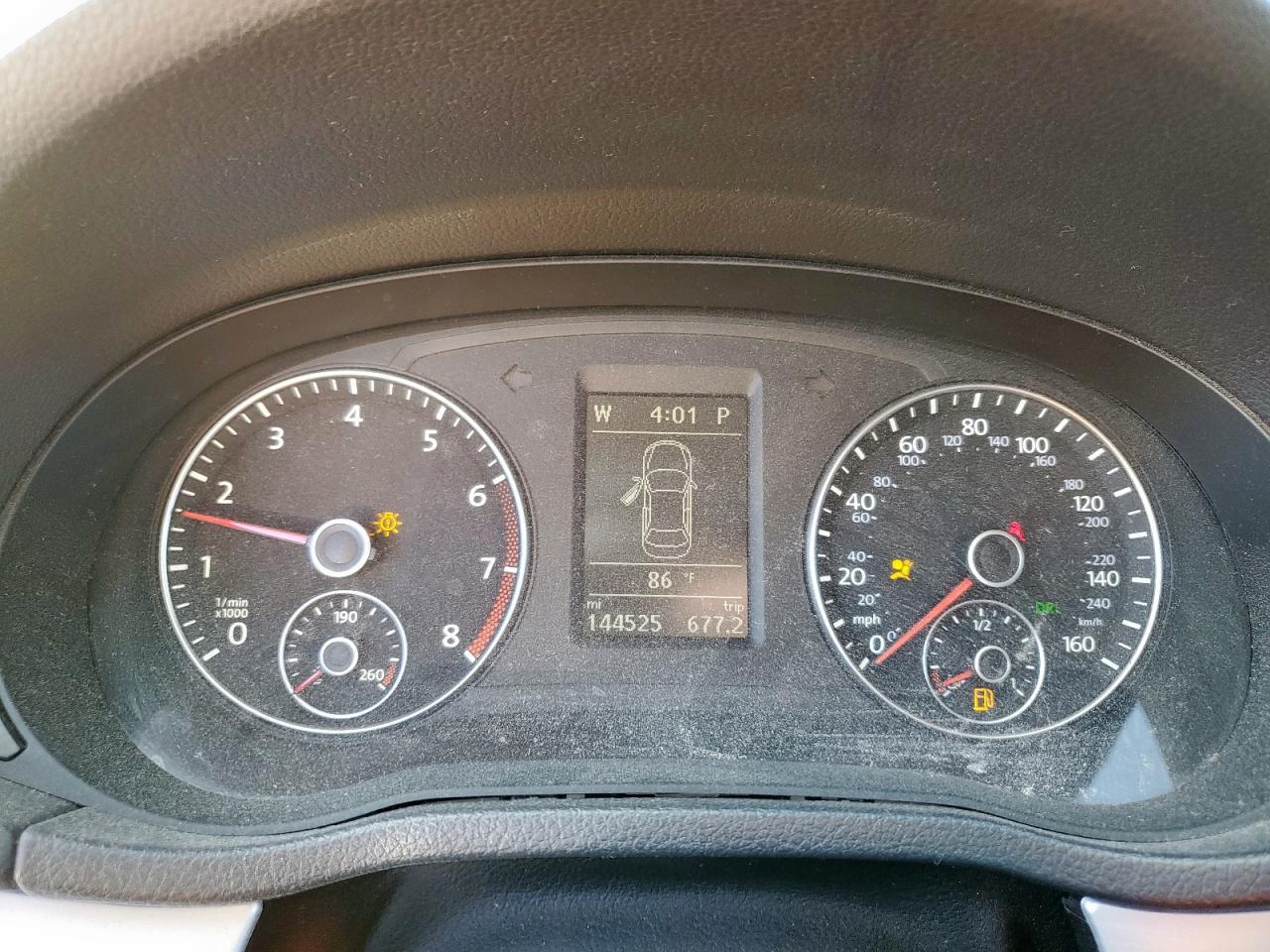 2013 VOLKSWAGEN Passat