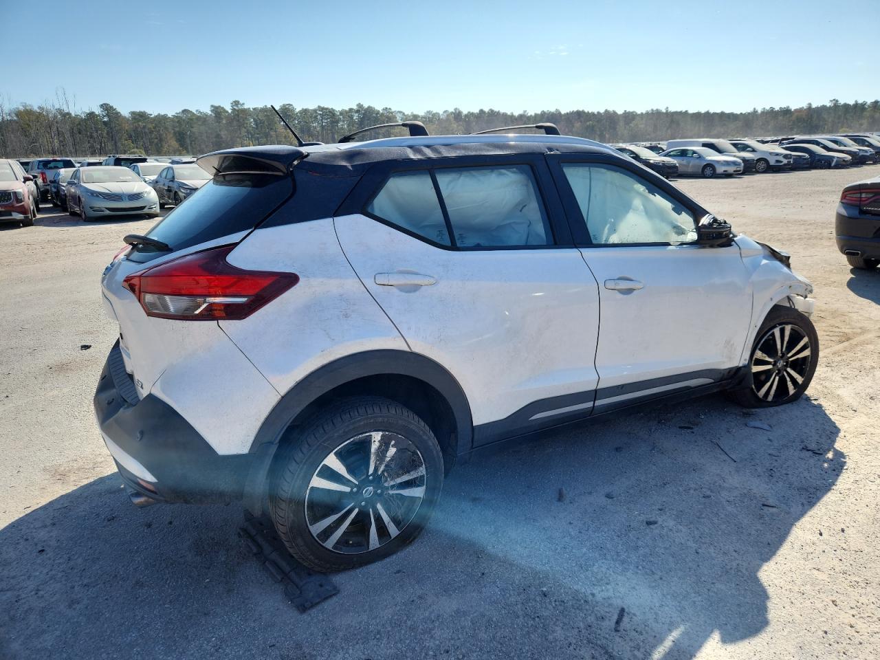 2020 NISSAN KICKS