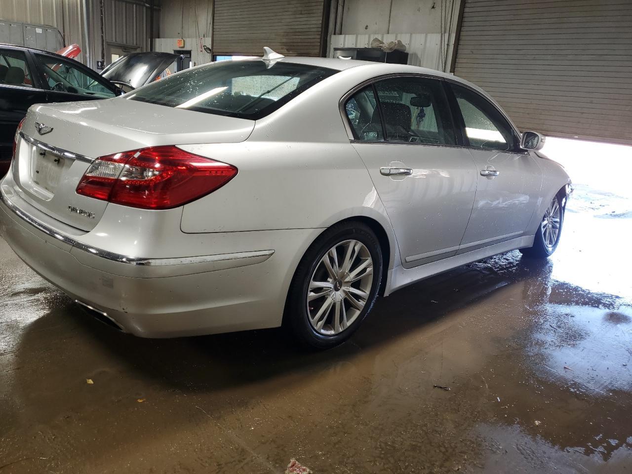 2013 HYUNDAI GENESIS
