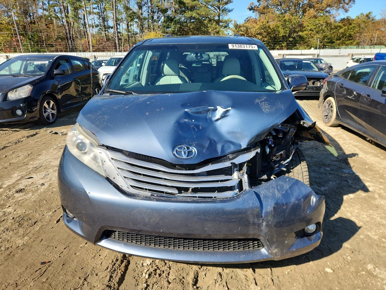 2014 TOYOTA SIENNA