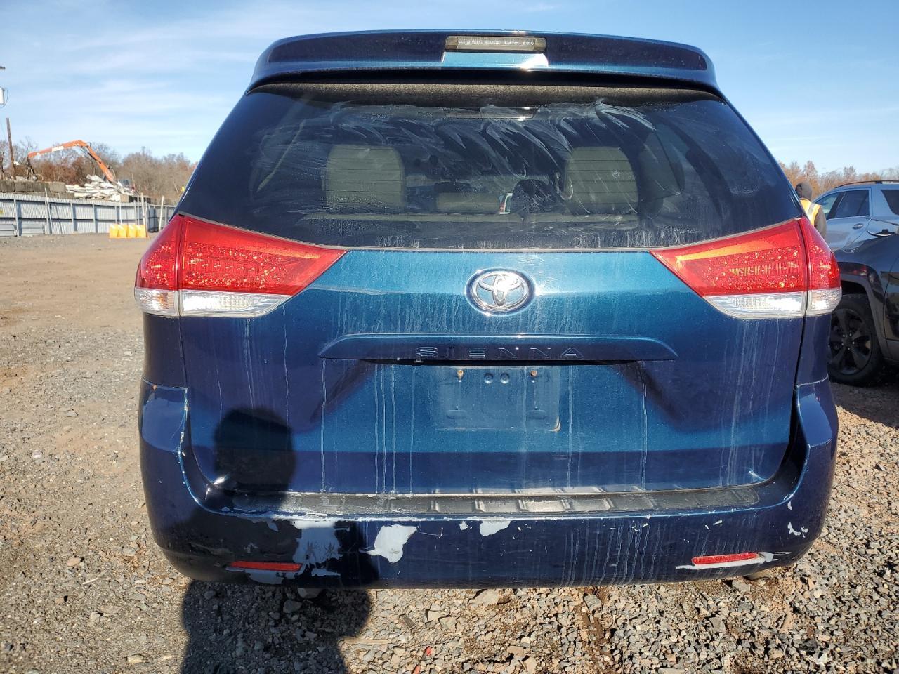 2011 TOYOTA SIENNA