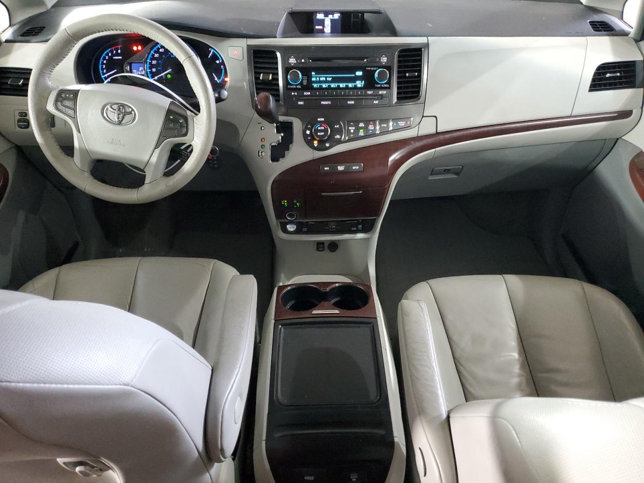 2012 TOYOTA SIENNA