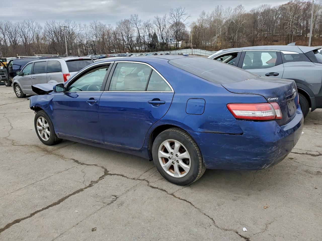 2011 TOYOTA CAMRY