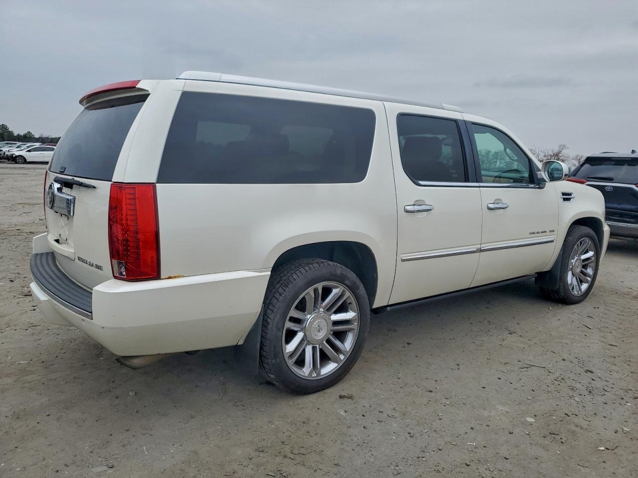 2011 CADILLAC Escalade ESV