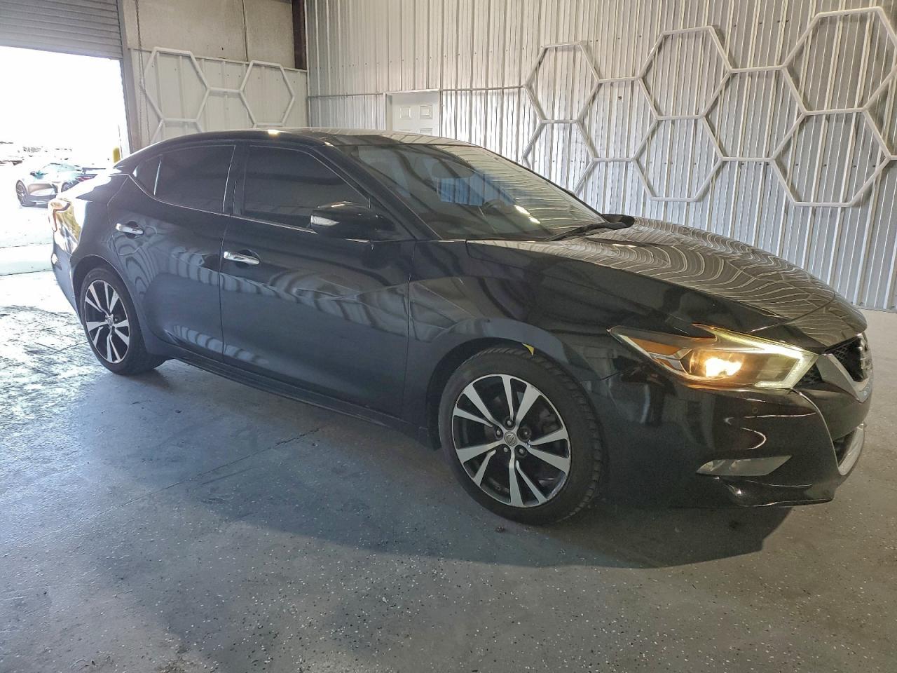 2016 NISSAN Maxima