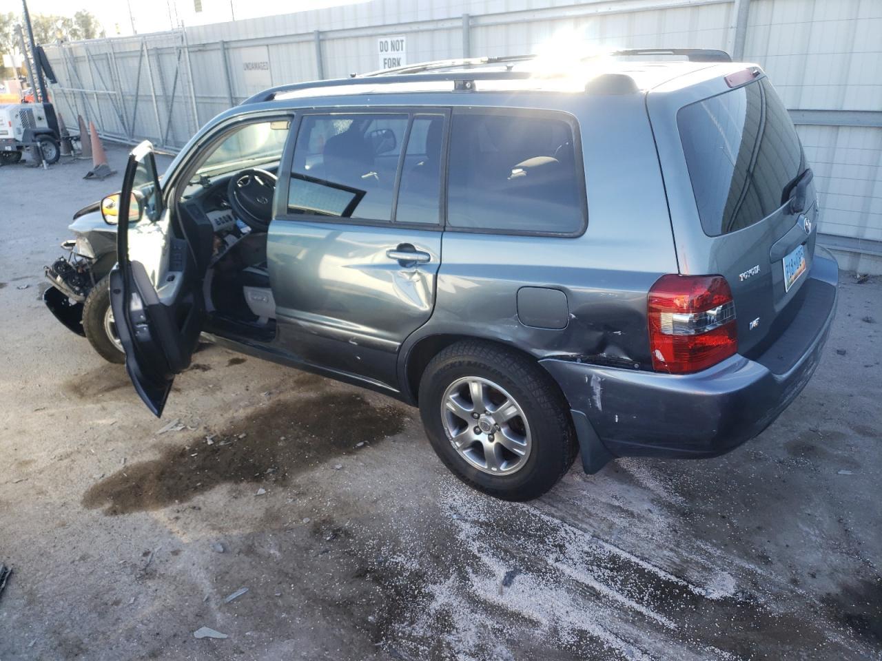 2005 TOYOTA HIGHLANDER