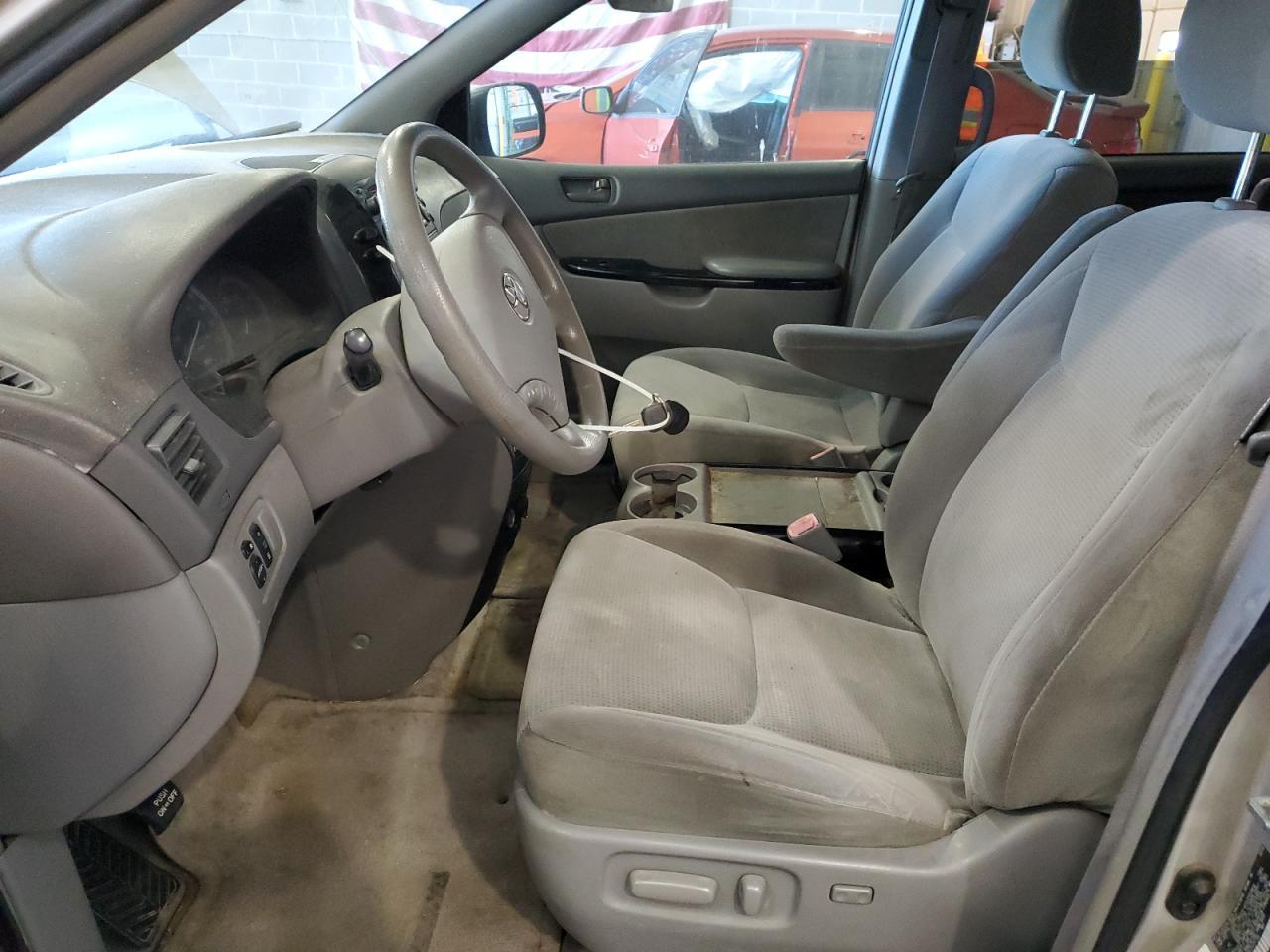 2005 TOYOTA SIENNA
