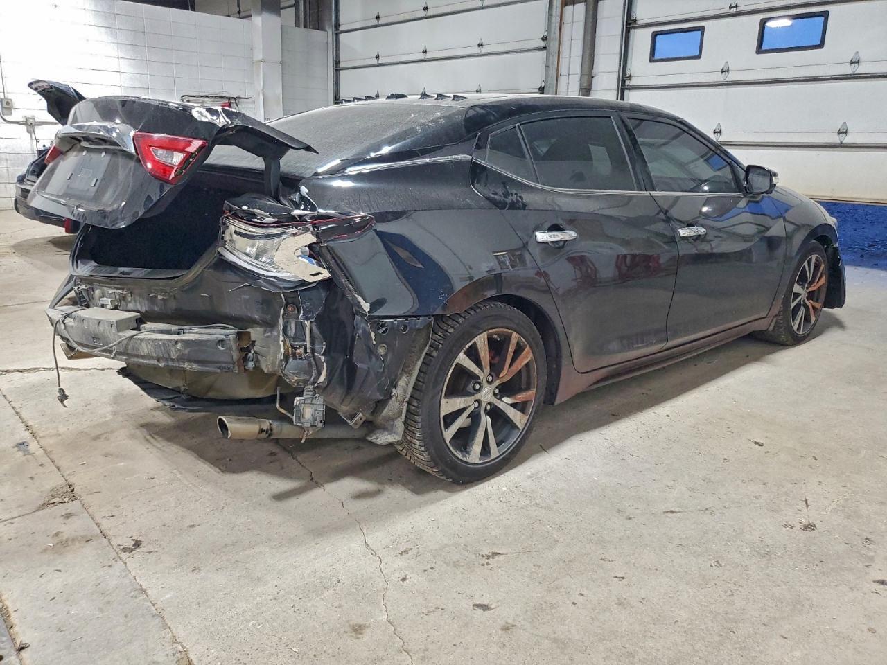 2017 NISSAN Maxima