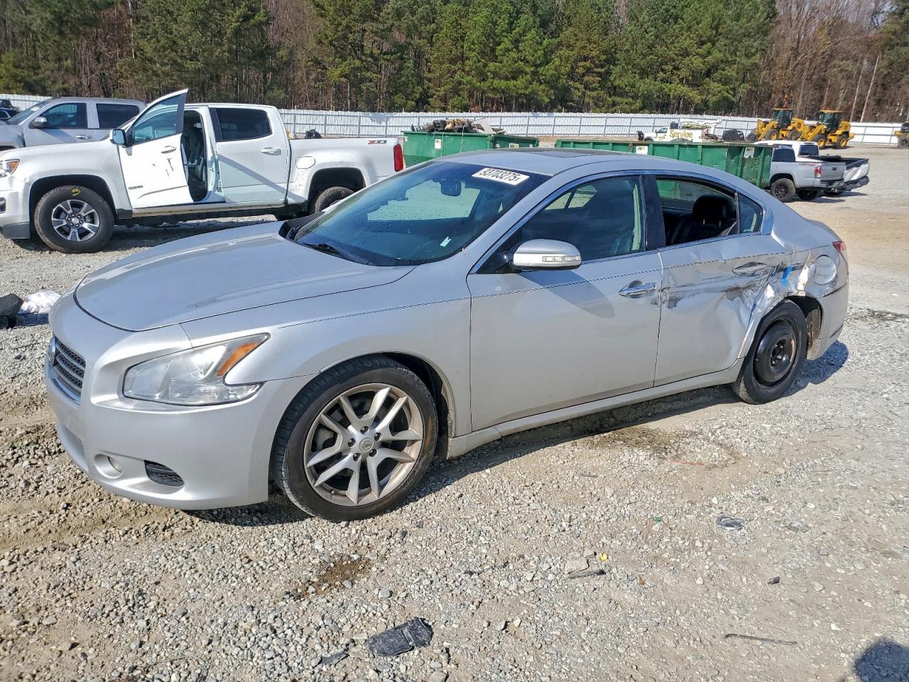 2010 NISSAN Maxima