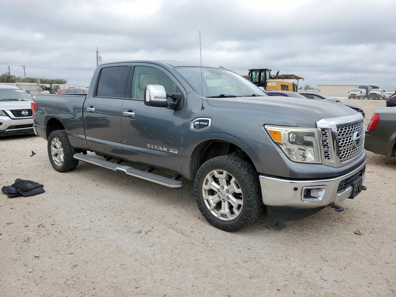 2016 NISSAN Titan