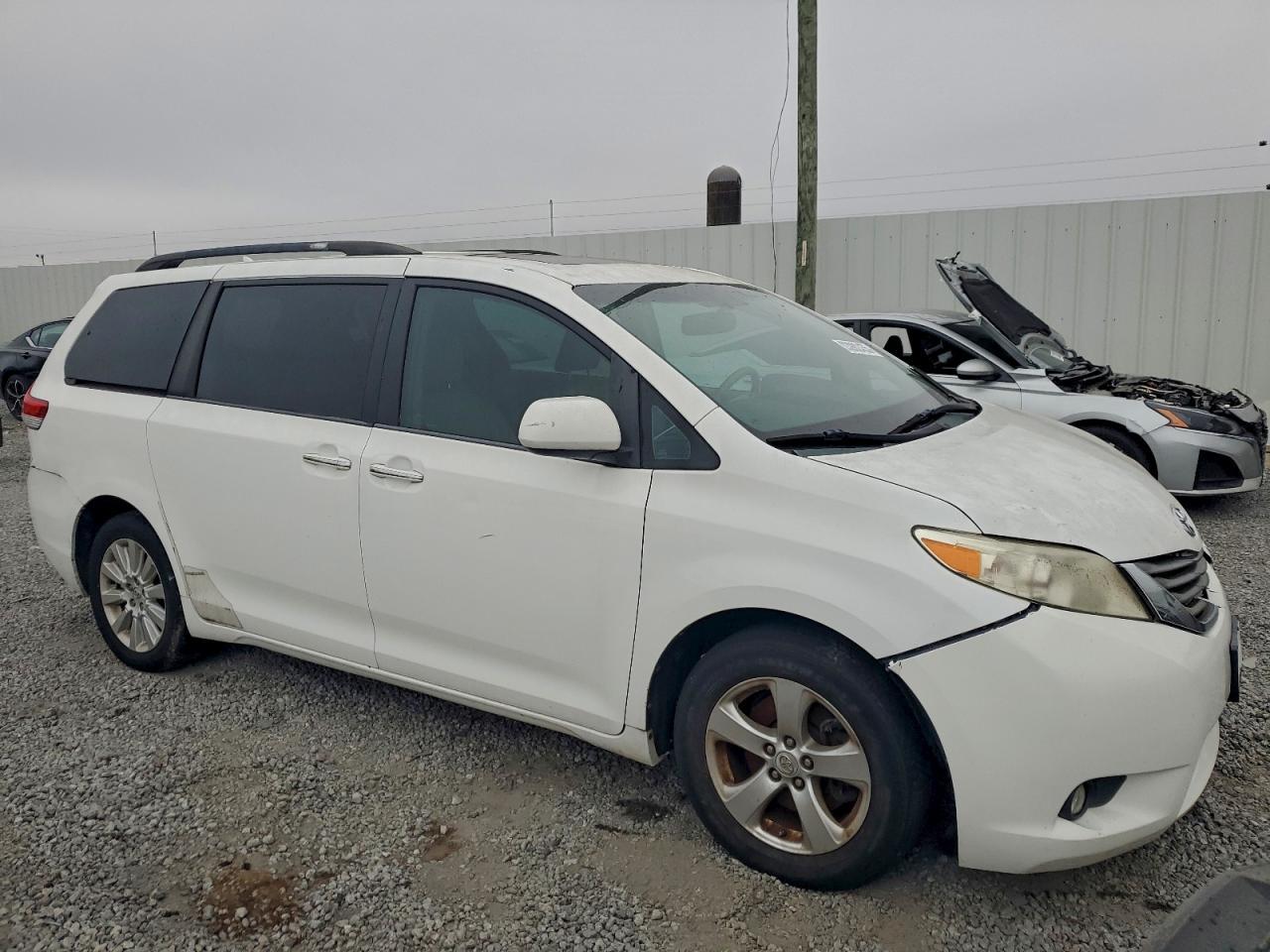 2013 TOYOTA SIENNA